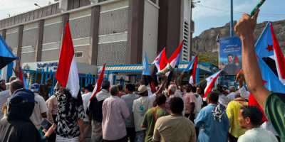 في إطار التصعيد الشعبي.. وقفة احتجاجية حاشدة أمام شركة النفط بمديرية المعلا رفضاً لتدهور الخدمات