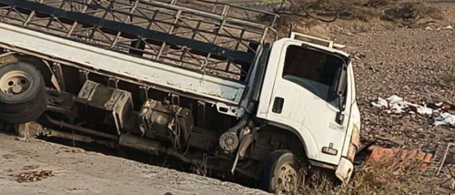 مطالبات عاجلة بصيانة عبارات السيول بعد حادث شاحنة في باب المندب