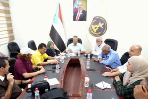 الهيئة الاقتصادية والخدمية تناقش أوضاع القطاع النفطي والمخزون الغذائي وأزمة الغاز في محافظات الجنوب