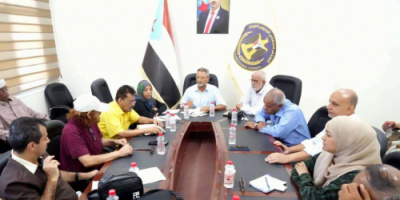 الهيئة الاقتصادية والخدمية تناقش أوضاع القطاع النفطي والمخزون الغذائي وأزمة الغاز في محافظات الجنوب