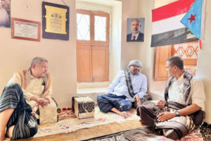 التميمي يطمئن على صحة الشيخ عبدالله الحضرمي ويشيد بأدواره النضالية