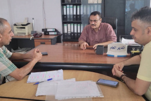 مدير عام البريقة يناقش سبل تحسين الشبكة الكهربائية بالمديرية