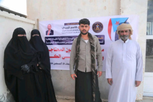 دائرة المرأة بانتقالي المهرة تنفذ مبادرة إنسانية لسداد ديون المحتاجين ودعم مرضى الكلى