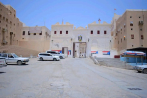 شباب الغضب بشبام ينفذون حملة لرفع أعلام الجنوب وصور الرئيس الزُبيدي