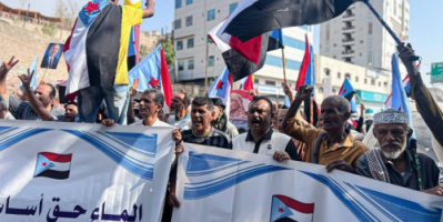 وقفة احتجاجية حاشدة في صيرة تندد بتدهور خدمة المياه وتطالب بحلول عاجلة