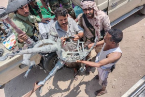 قوات دفاع شبوة تسقط مسيرة حوثية في جبهة بيحان - حريب