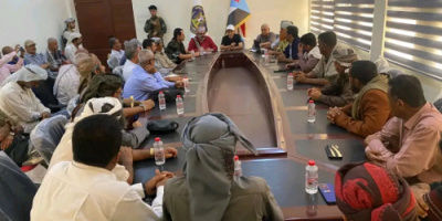 النقيب يعقد لقاءً موسعُا بعدد من المشائخ والشخصيات القبلية والمجتمعية في الجنوب
