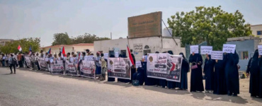 منسقية الانتقالي بجامعة حضرموت تنظم وقفة احتجاجية دعماً لمطالب الأكاديميين والموظفين والطلاب