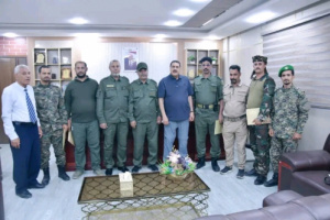مدير أمن العاصمة عدن يكرم أفراد بشرطة بئر فضل نظير جهودهم بإعادة فتاة واستعادة مقتنيات ثمينة