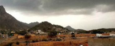 تحذيرات من السيول والصواعق والرياح الهابطة في عدد من المحافظات