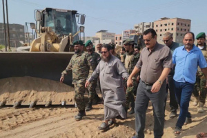مدير عام البريقة يدشن أعمال شق وفتح شارع التسعين