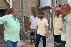 مدير مديرية صيرة يطّلع على مستجدات اصلاح مشكلة طفح مياة الصرف الصحي