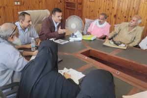 مدير البريقة يناقش الإشكاليات التي تعيق سير العملية التعليمية بالمديرية