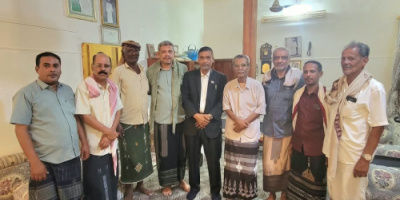 التميمي يطمئن على صحة الصحفي القدير علوي بن سميط ويشيد بإسهاماته الإعلامية