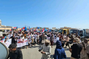 انتقالي سقطرى ينفذ وقفة احتجاجية للمطالبة بتحسين الخدمات وإنصاف أبناء المحافظة
