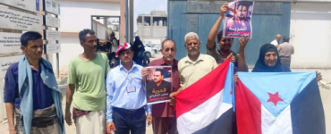 وقفة احتجاجية أمام محكمة المنصورة تضامنًا مع المناضل معين المقرحي