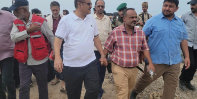 مدير البريقة يطلع على أوضاع النازحين ويدعو المنظمات مساندة جهود قيادة السلطة المحلية