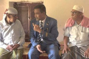 التميمي يطمئن على صحة عضو المجلس الاستشاري عبدالله بن الشيخ أبوبكر