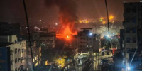 إندلاع حريق هائل عقب انفجار عنيف في كهرباء المنورة بالمكلا