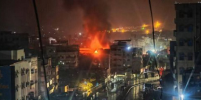 إندلاع حريق هائل عقب انفجار عنيف في كهرباء المنورة بالمكلا