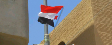 شباب الغضب يواصلون حملة رفع أعلام الجنوب بحي القرن بسيئون