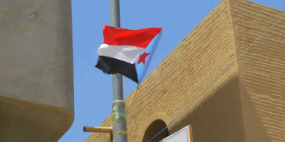 شباب الغضب يواصلون حملة رفع أعلام الجنوب بحي القرن بسيئون