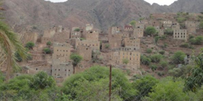 قصف باليستي حوثي يستهدف مدرسة تؤوي عشرات الأسر النازحة في لحج