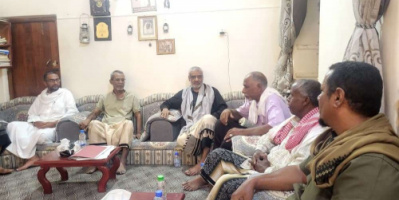 انتقالي شبام يزور الصحفي علوي بن سميط للاطمئنان على صحته