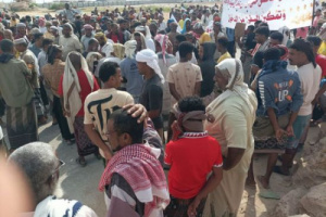 احتجاجات لعمال ميناء الشحر للمطالبة بسرعة إعادة تشغيله