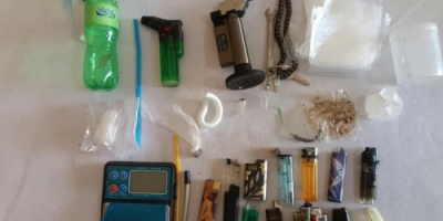 مكافحة المخدرات تضبط وكراً لإحدى عصابات ترويج الشبو والحشيش بالمكلا