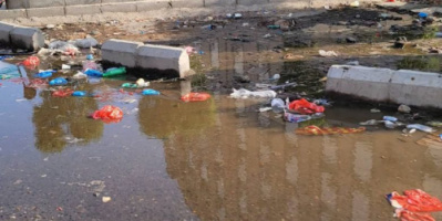 مجاري شارع التسعين بالمنصورة تتفجر مجددًا.. روائح خانقة وشكاوى من غياب السلطات