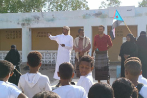 انتقالي زنجبار يواصل حملة رفع علم دولة الجنوب وترديد النشيد الوطني في مدارس المديرية