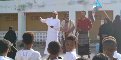 انتقالي زنجبار يواصل حملة رفع علم دولة الجنوب وترديد النشيد الوطني في مدارس المديرية