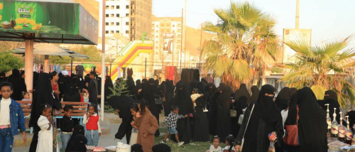 بازار للأسر المنتجة بالمكلا بمشاركة نحو 80 أسرة احتفاءً بذكرى ثورة 14 أكتوبر