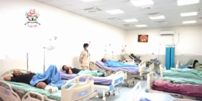 العمالقة الجنوبية تسعف عشرات الأسرى الحوثيين المصابين