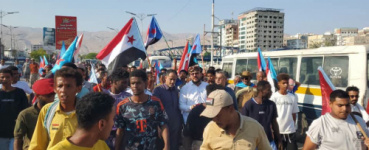 يتقدمهم الجفري.. حشود جماهيرية تتجه إلى ساحة القرار قرارنا للمشاركة في مليونية التعبئة الشعبية