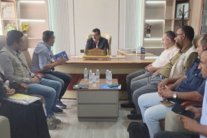 بتكلفة ( 400 ) ألف دولار....مدير عام البريقة يناقش آلية تنفيذ مشاريع برنامج النقد مقابل العمل