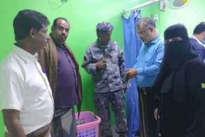 انتقالي حضرموت يتفقد جرحى الاعتداء الحوثي في مستشفيات المكلا