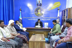 التميمي يلتقي وفدًا من معلمي حورة ووادي العين ويؤكد أهمية دور المعلم في بناء الأجيال