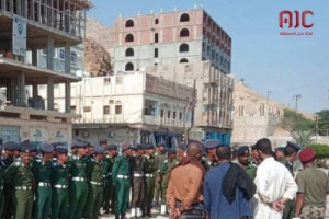 وقفة احتجاجية لطلاب كلية الشرطة بحضرموت رفضا للفصل التعسفي 