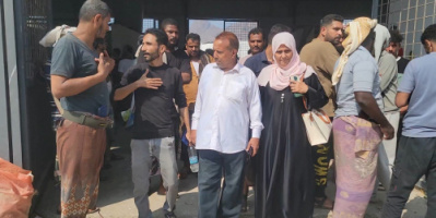 مدير عام البريقة يوجه بإدخال الباعة في الأبنية العشوائية والمتجولين إلى السوق المركزي الجديد