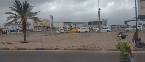 أمطار متوسطة إلى غزيرة تضرب العاصمة عدن