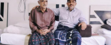 رئيس انتقالي سرار يزور الصحفي أحمد يسلم للاطمئنان على صحته