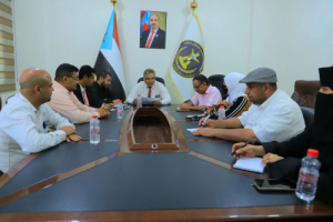 هيئة الشؤون القانونية وحقوق الإنسان تناقش جهود المتابعة القانونية وتوثيق انتهاكات الحوثيين وأوضاع النازحين
