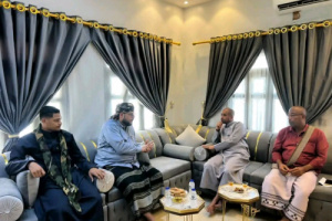 الجفري يقدم واجب العزاء للقاضي شاكر بنش في وفاة والده