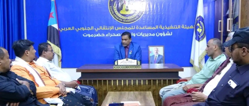 التميمي يتسلّم الدفعة الثانية من استمارات التسجيل في التعبئة الشعبية العامة بمديريات وادي حضرموت
