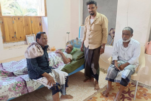 قيادات في انتقالي حضرموت تزور المناضل خالد غيدرون النموري للاطمئنان على صحته