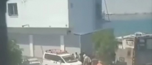 مأساة في عدن.. ثلاثة أطفال يبتلعهم البحر في ساحل الدكة وإنقاذ أحدهم